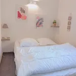 Bel Au Pied Du Marche Noel Daire